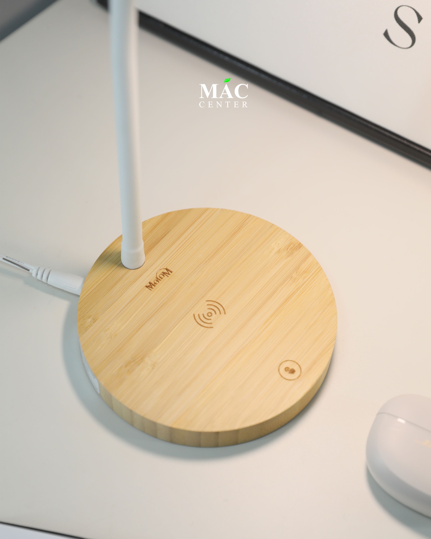 Đèn bàn Motom GST016W