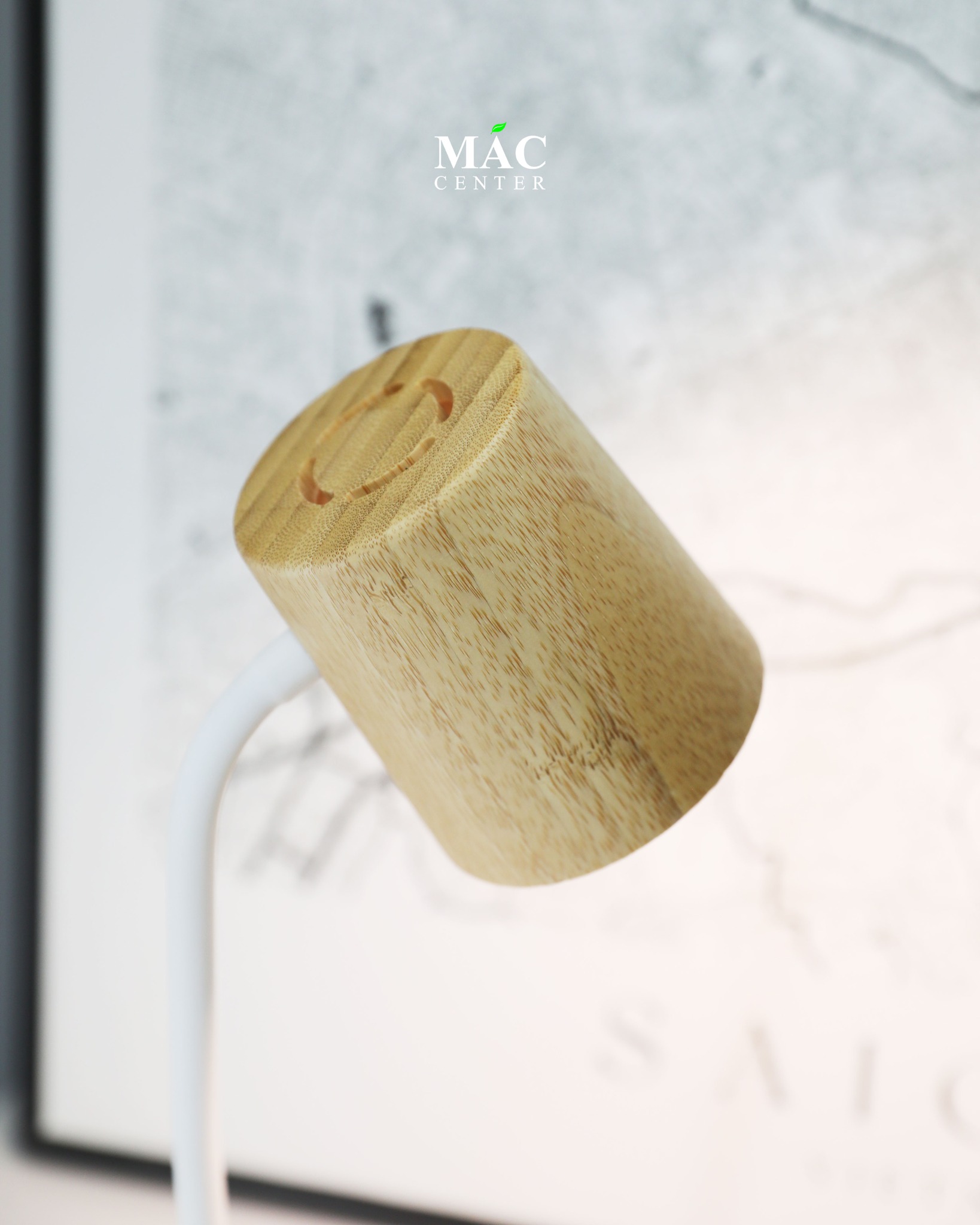 Đèn bàn Motom GST016W